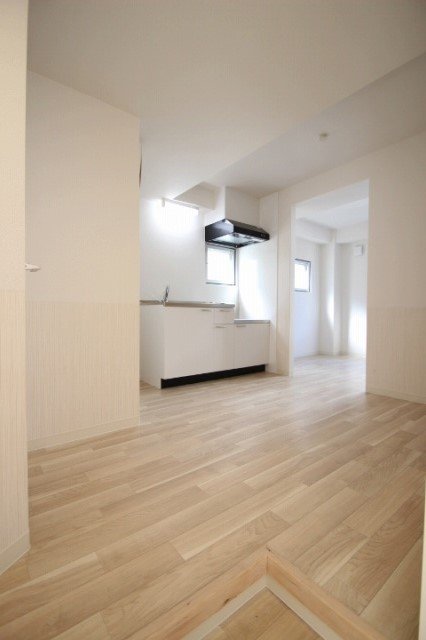 居室・リビング　同物件、別号室の写真