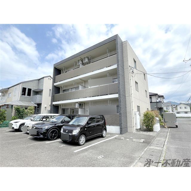 駐車場　建物外観