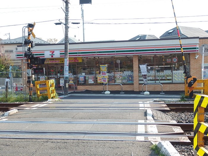 コンビニ　セブンイレブン横浜菊名3丁目店（コンビニ）まで620m