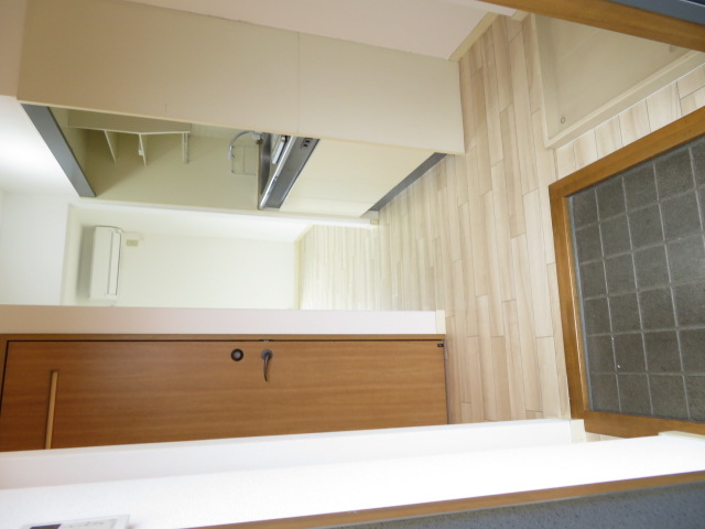 玄関　下駄箱有