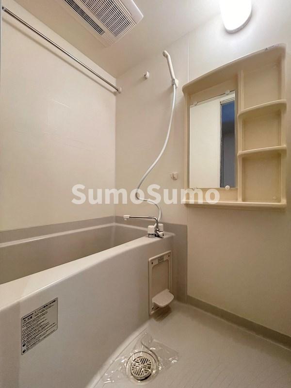 バス・シャワールーム　コンパクトで使いやすいお風呂です