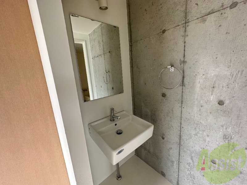 洗面設備　清潔感のある浴室