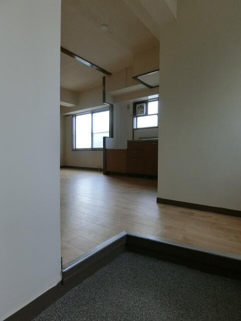 越川ビルの玄関写真