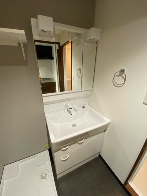 洗面設備　三面鏡洗面台です♪