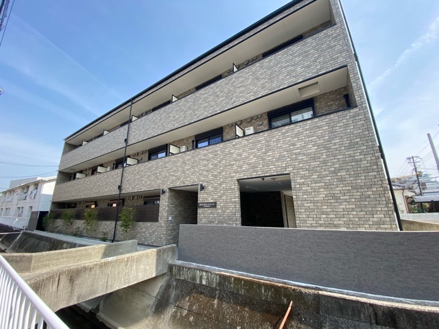 建物外観　外観タイル張りのおしゃれな外観です♪