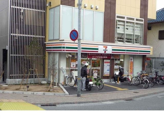 コンビニ　セブンイレブン様（コンビニ）まで700m