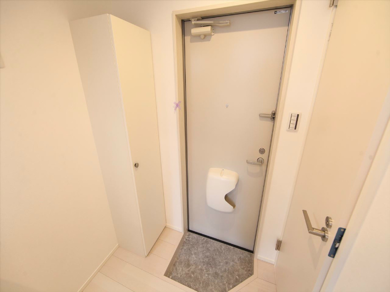 玄関　玄関　シューズボックス付（収納充実してます）