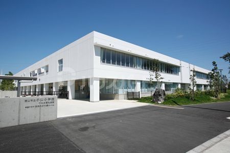 小学校　流山市立小山小学校（小学校）まで520m