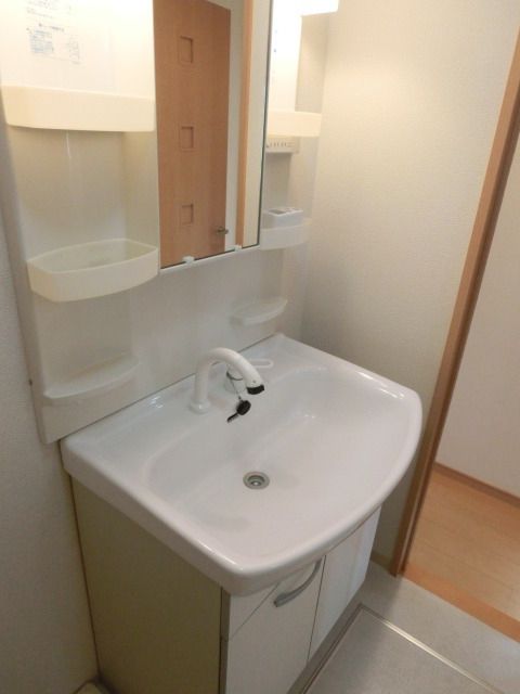 洗面設備　シャンドレ付独立洗面台