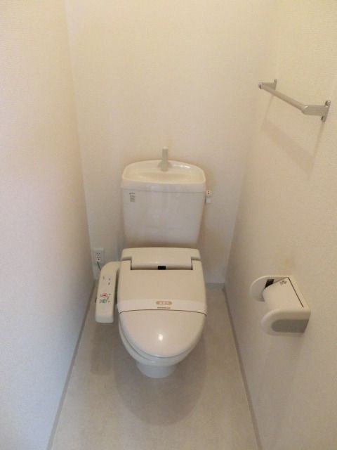 トイレ　温水洗浄便座