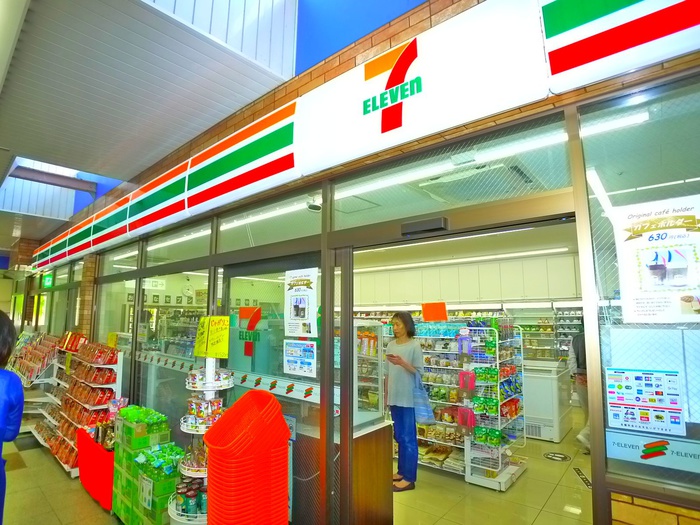 コンビニ　セブンイレブン（コンビニ）まで165m