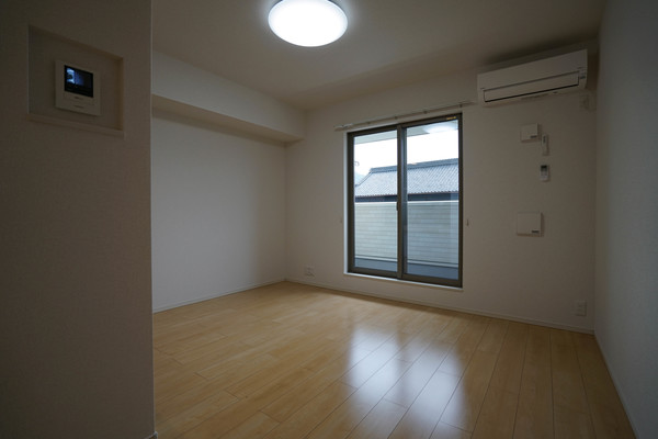 居室・リビング　同じ建物の別なお部屋