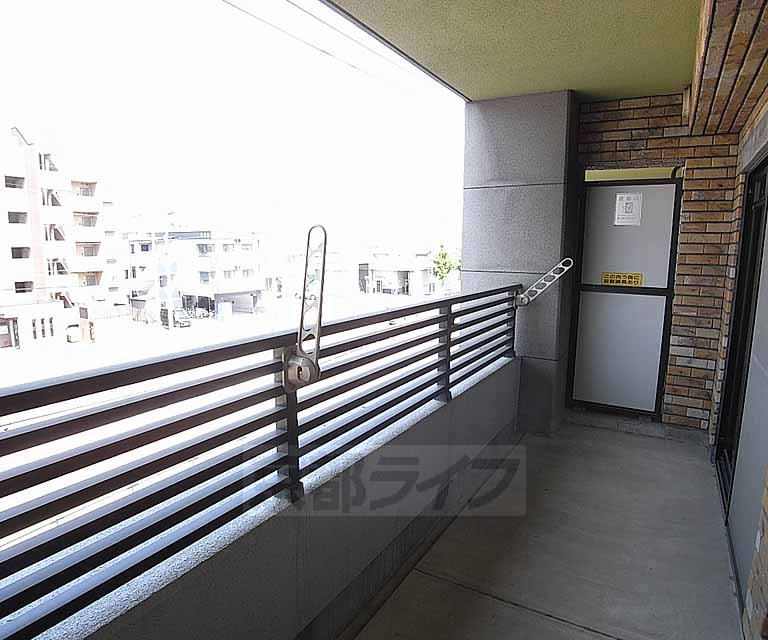 バルコニー　広く開放感のあるバルコニー。