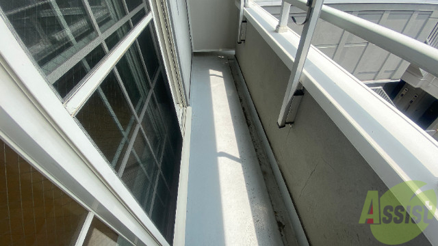 バルコニー　大きなバルコニーです。風通しも良いのですぐに乾きそうですね。