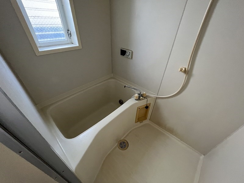 バス・シャワールーム　写真はクリーニング前になります。