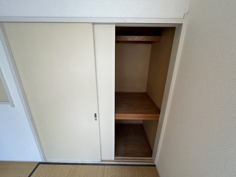 収納　写真はクリーニング前になります。