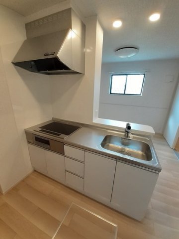 キッチン　コンパクトなキッチンで掃除もラクラク