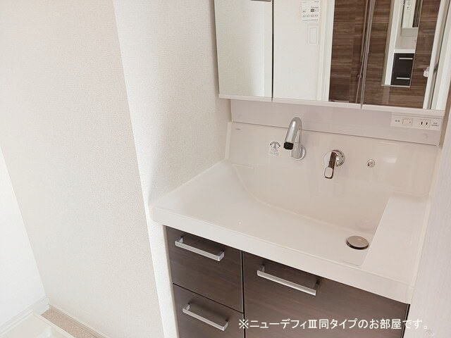 洗面設備　スペースが確保できる洗面所です