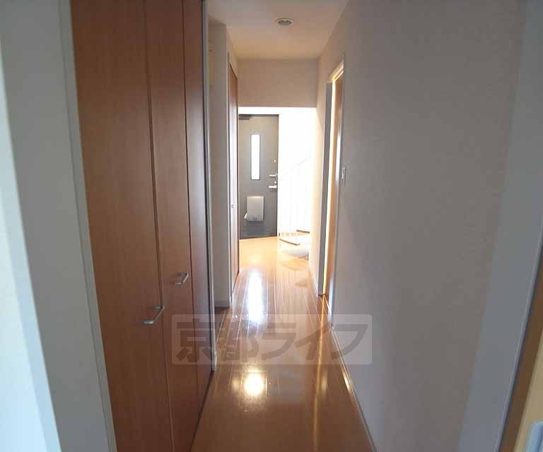 その他部屋・スペース　廊下です。収納が２つございます。