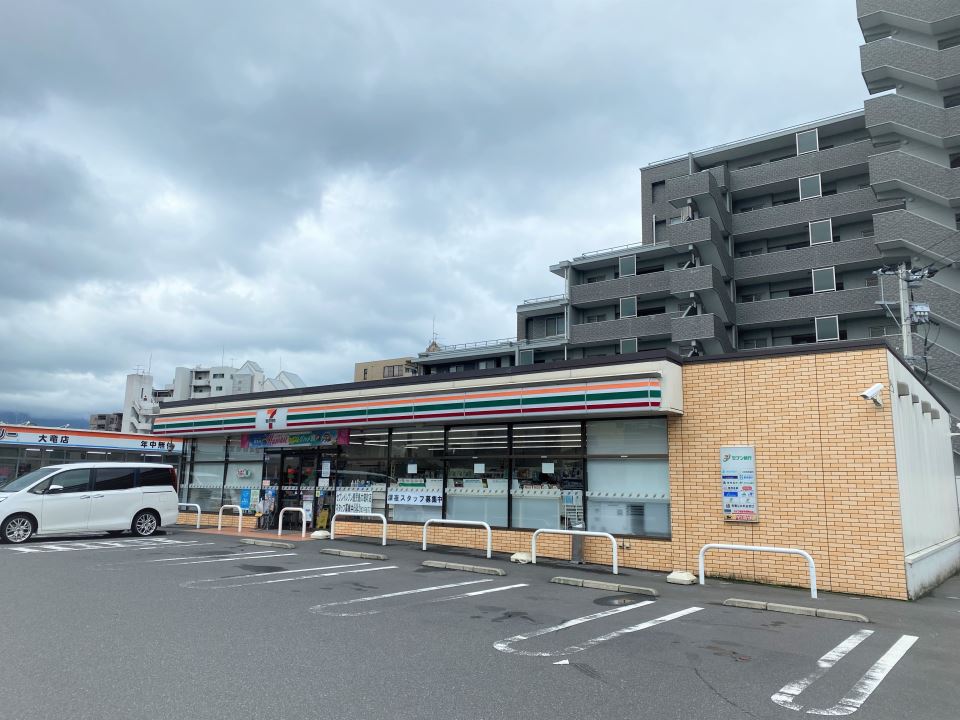 コンビニ　セブンイレブン鹿児島大竜店（コンビニ）まで260m