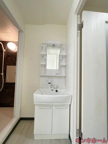 洗面設備　写真は別のお部屋です。