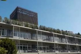 小学校　千代田区立富士見小学校（小学校）まで681m