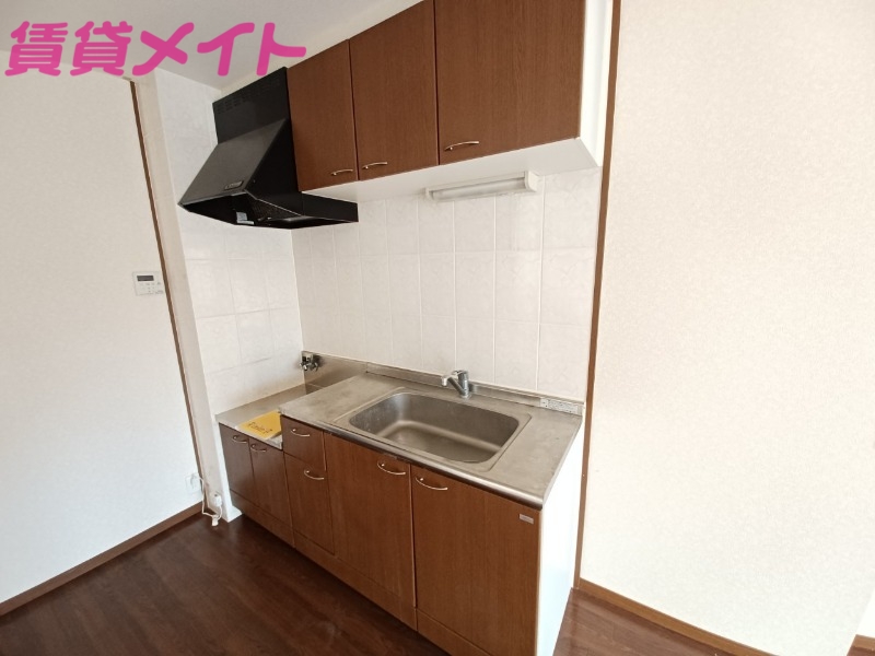 キッチン　別部屋反転参考写真です。
