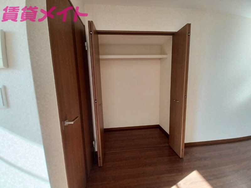収納　別部屋反転参考写真です。