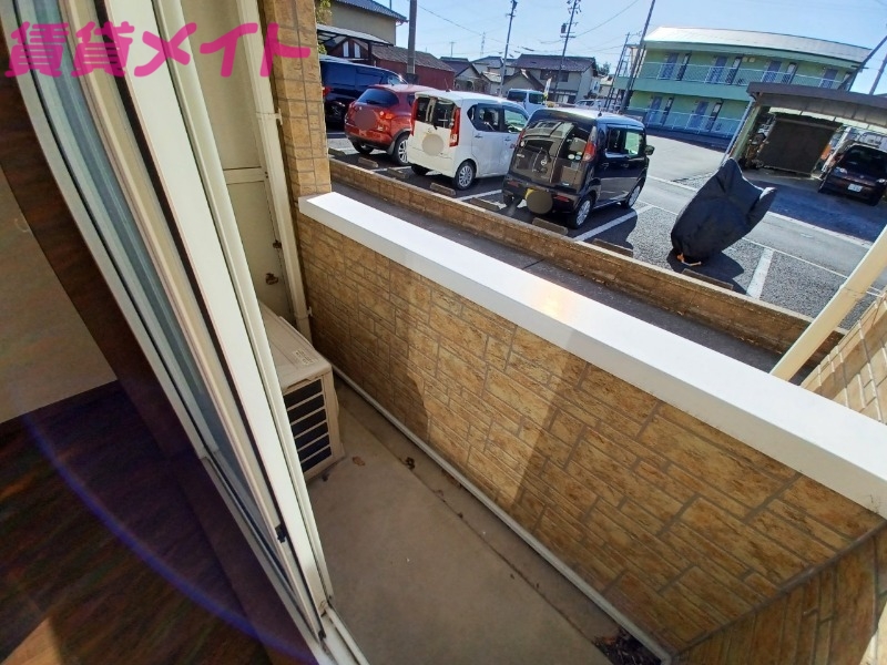 バルコニー　別部屋反転参考写真です。