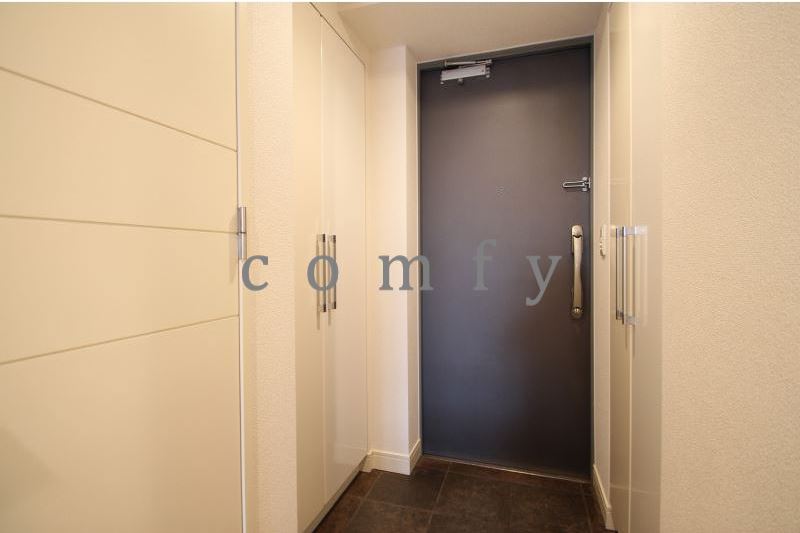 玄関　ダブルロックの玄関ドア