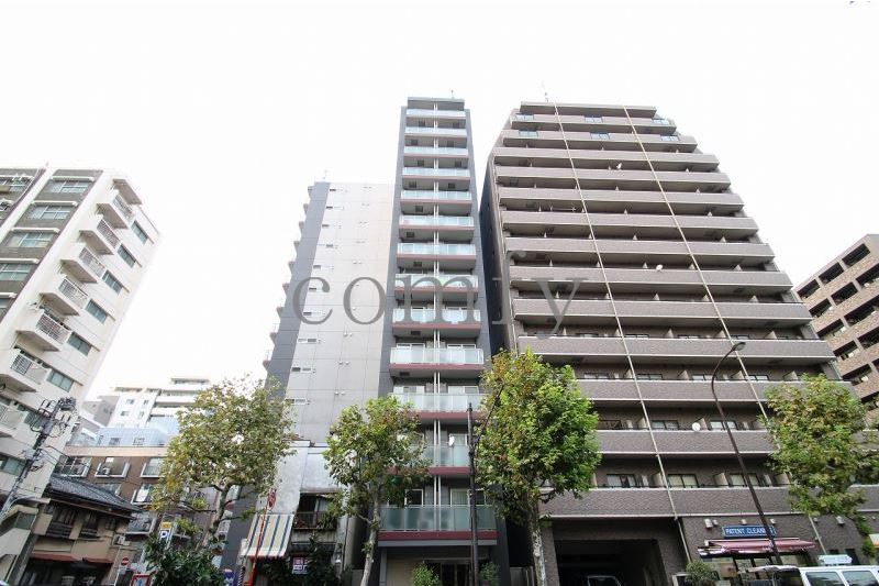 建物外観　タイル貼りの重厚感のある外観