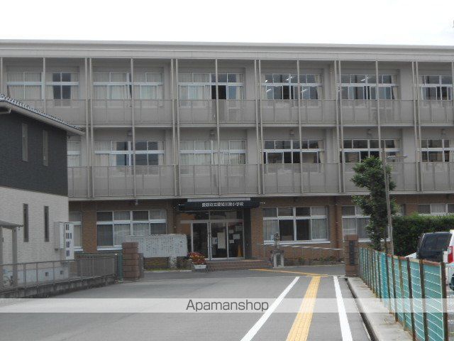 小学校　愛荘町立愛知川東小学校（小学校）まで300m