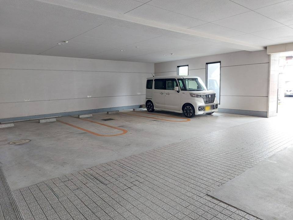 駐車場　駐車場
