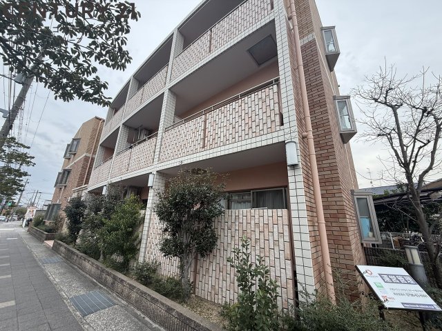 建物外観　オートロック付きで安心です！