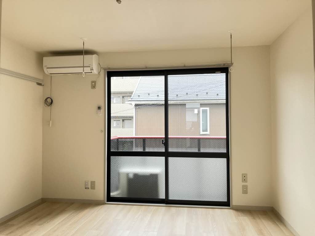 居室・リビング　床フロアタイル施工済み