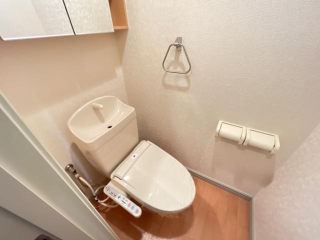 トイレ　温水洗浄機能付き暖房便座