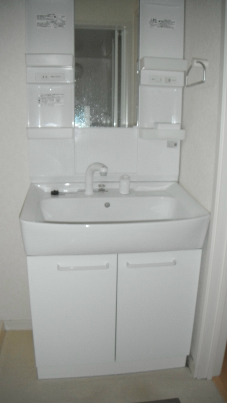 洗面設備　シャワー付洗面台※別タイプ間取りの参考写真になります