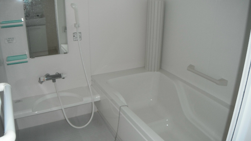 バス・シャワールーム　浴室※別タイプ間取りの参考写真になります