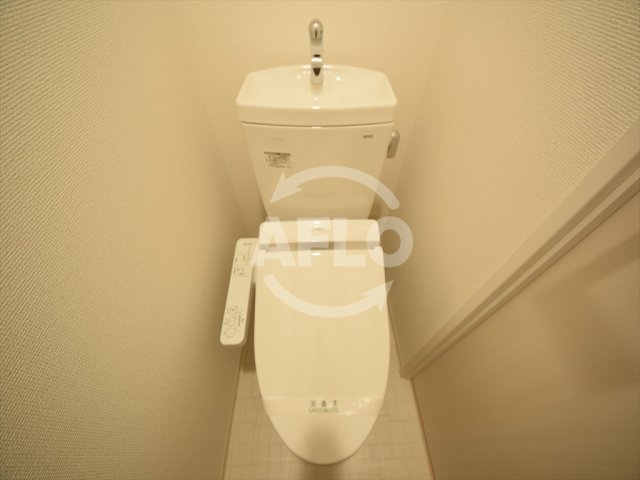 トイレ　セレニテ谷町calme（セレニテ谷町カルム）　温水洗浄便座