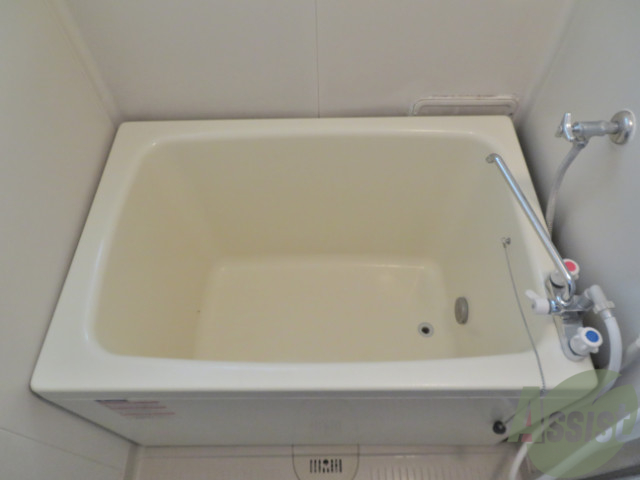 バス・シャワールーム　こちらのお風呂で一日の疲れを癒してください。