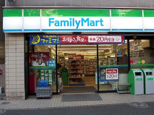 コンビニ　ファミリーマート 東中野駅北店（コンビニ）まで470m