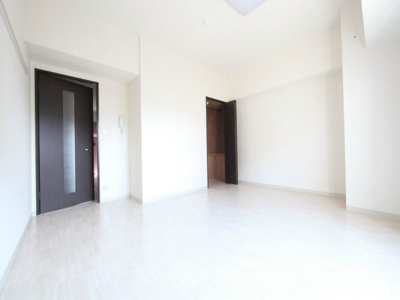 居室・リビング　洋室9.8帖　クローゼット付（収納充実してます）