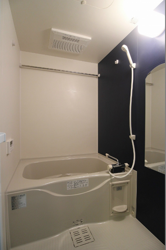 バス・シャワールーム　追い焚きや浴室乾燥機も備わっています。