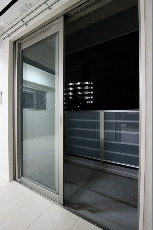 バルコニー　奥行もあり、洗濯物も干せます。