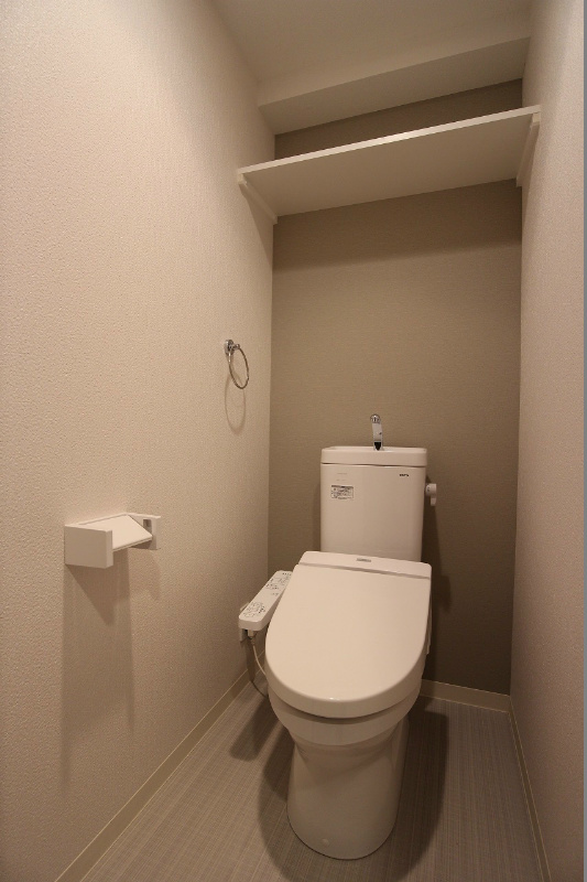 トイレ　温水洗浄便座付きです。