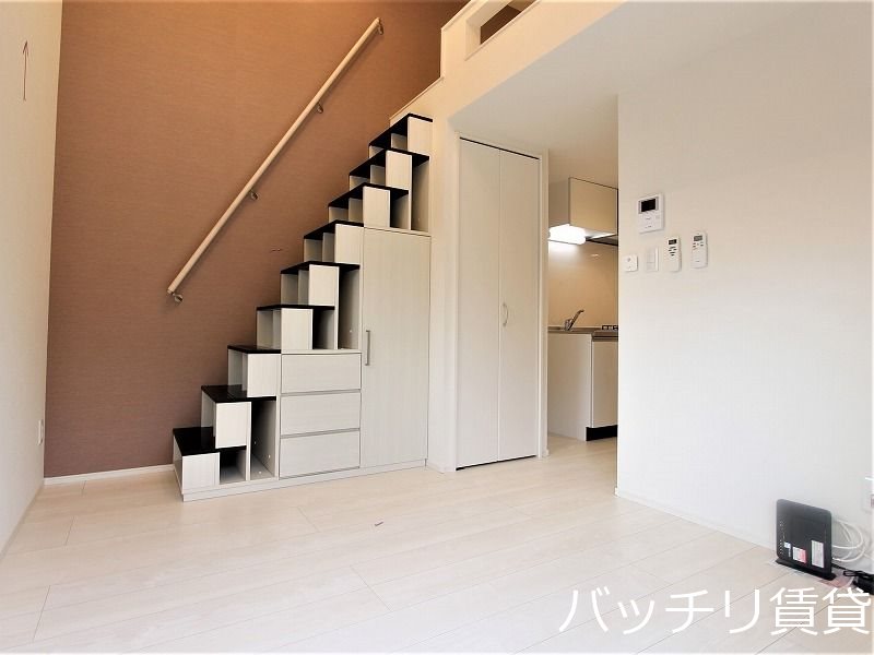 居室・リビング　同型タイプの為、現状を優先致します。