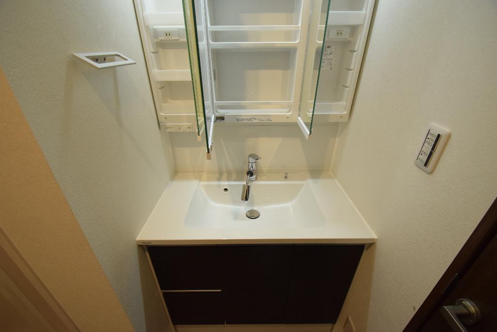 洗面設備　洗髪洗面化粧台