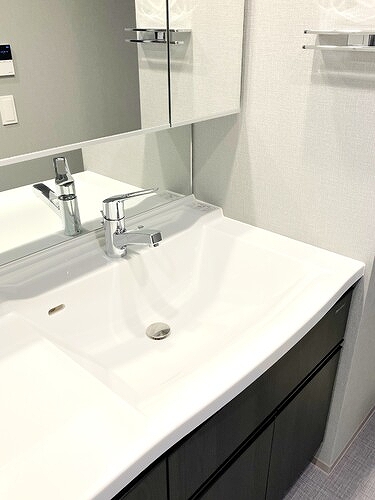 洗面設備　三面鏡付洗面化粧台