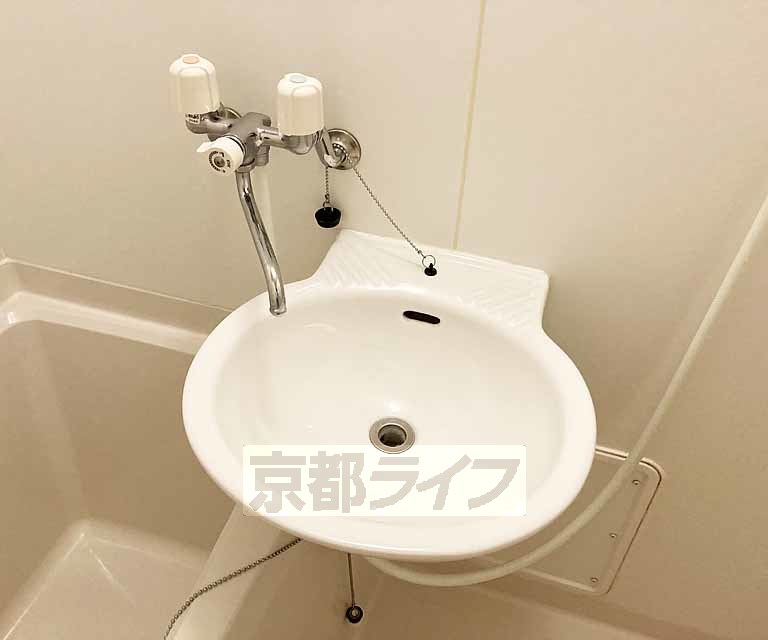 洗面設備　洗面台つきです・
