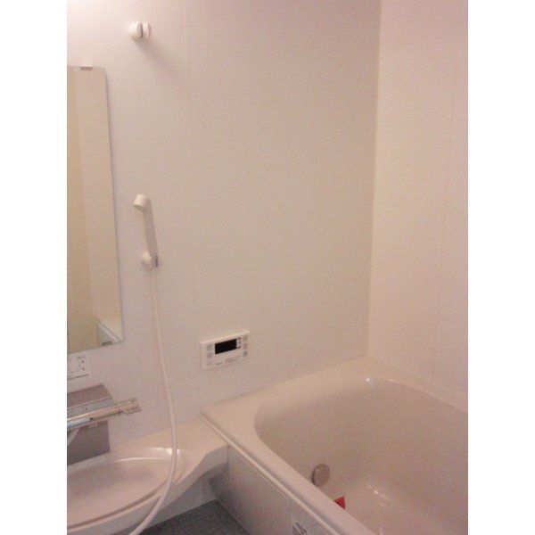 バス・シャワールーム　★洋室乾燥機、追い焚き機能付★